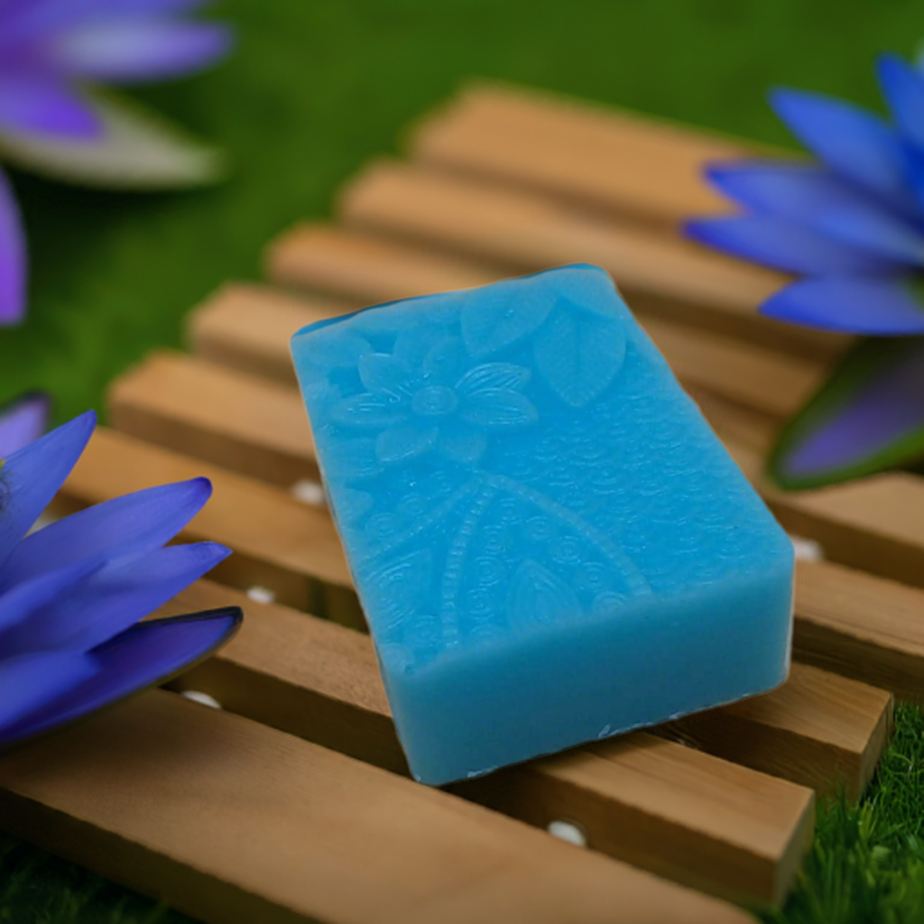 Blue Lotus Honey Suckle infusé dans du savon à l’aloès et à l’avoine